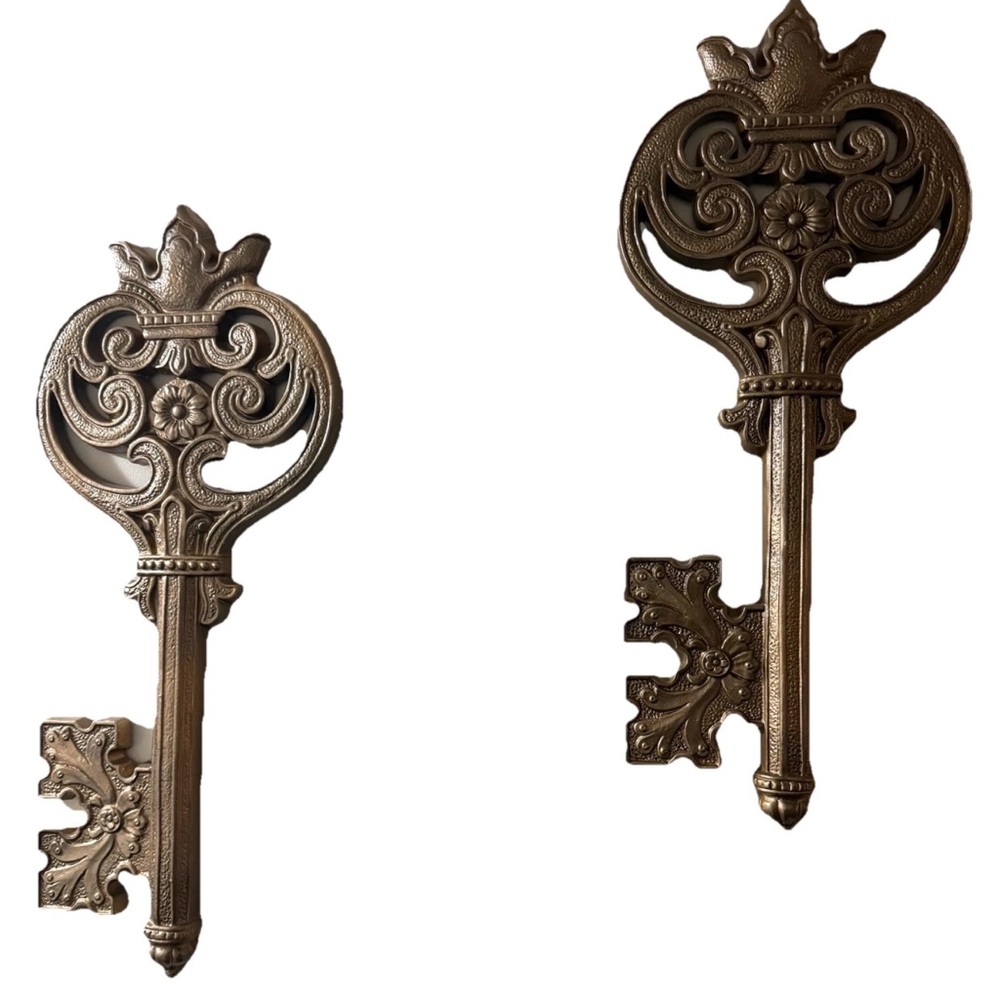 Antique Gold Key Wall Decor Lot Of 4 Vintage keys Decor Preowned Great Condition